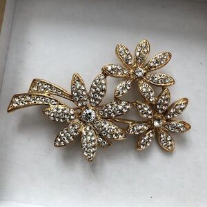 Signed NAPIER Mid-Century Crystal &  Gold-Toned Flower Brooch
